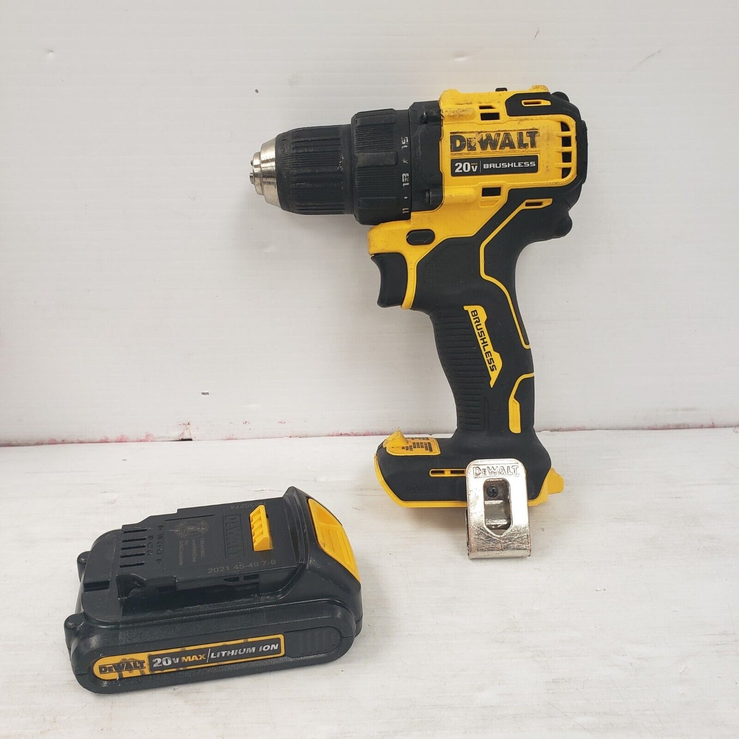 (36650-2) Perceuse Dewalt DCD708