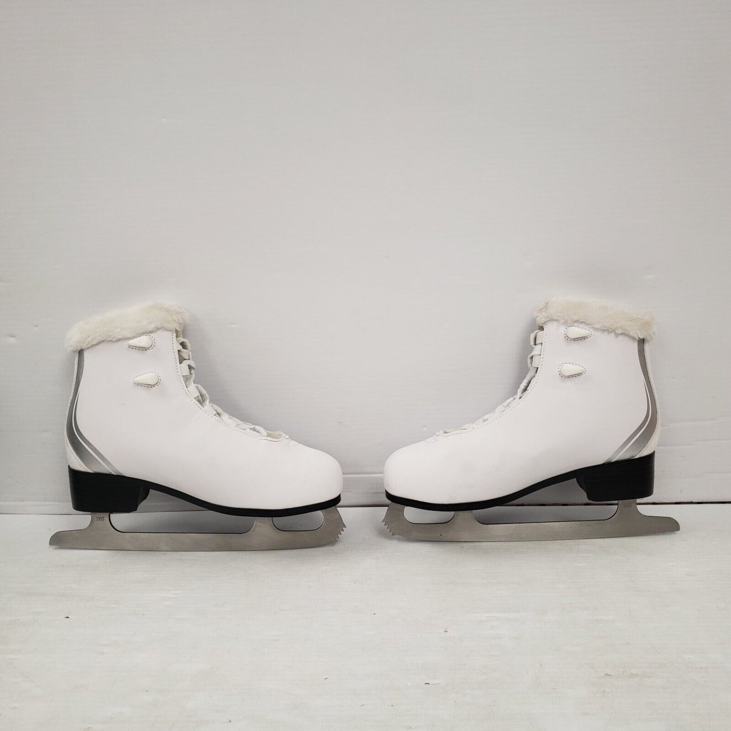 (55904-1 C) No Name Figure Skates - Size 9