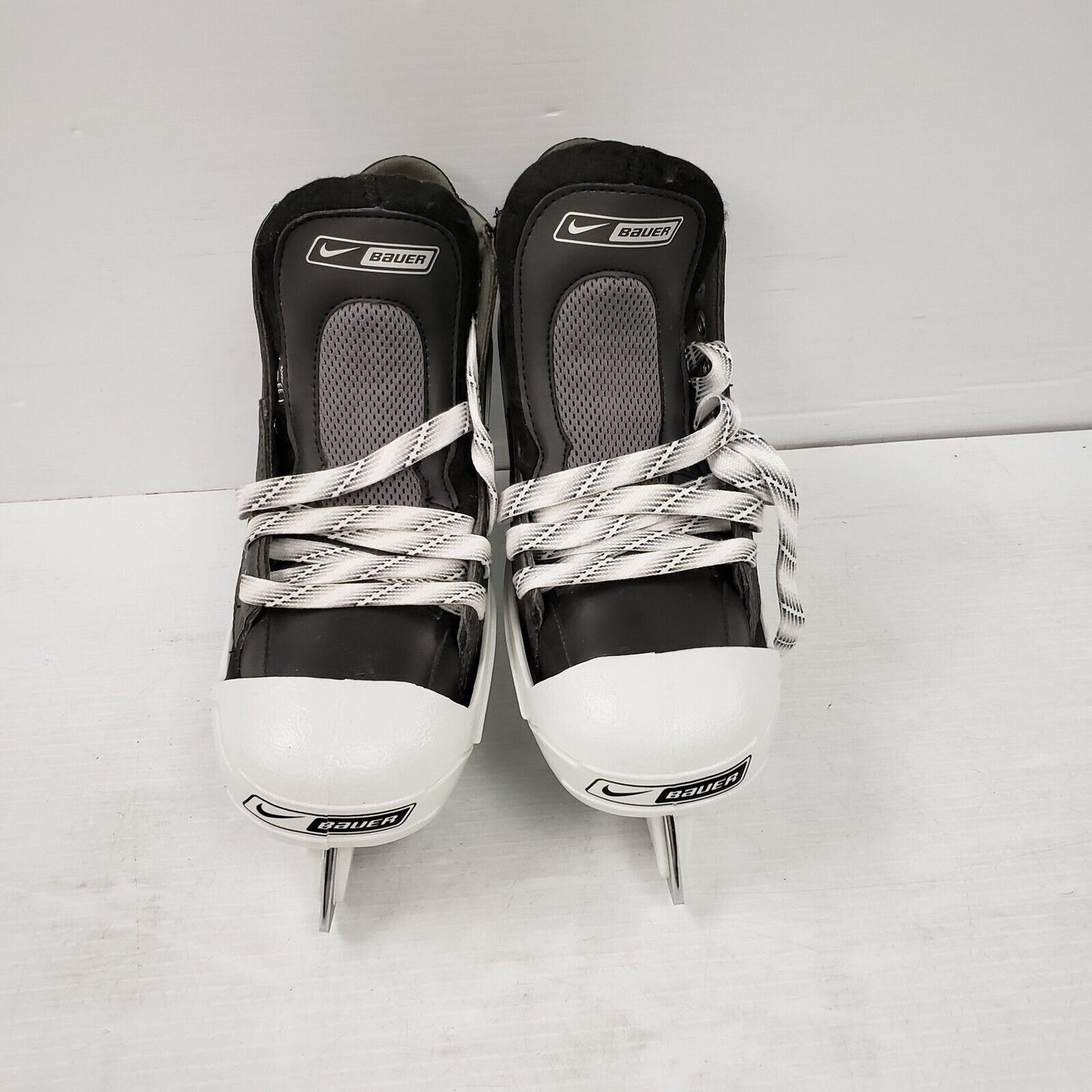 (I-10840) Bauer Lite Speed Goalie Skates - Women's Size 5