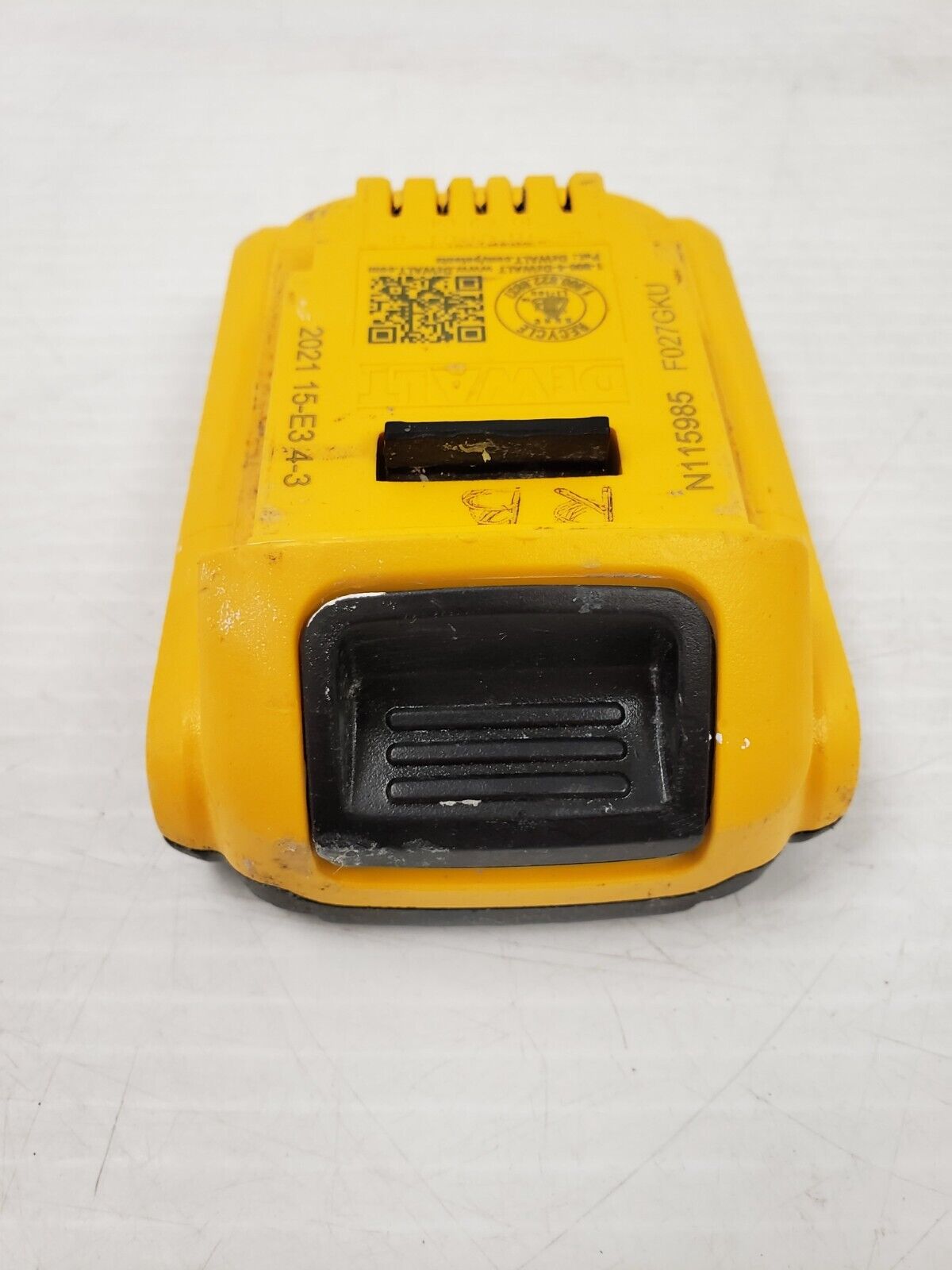 (44274-12) Dewalt DCB203 Battery