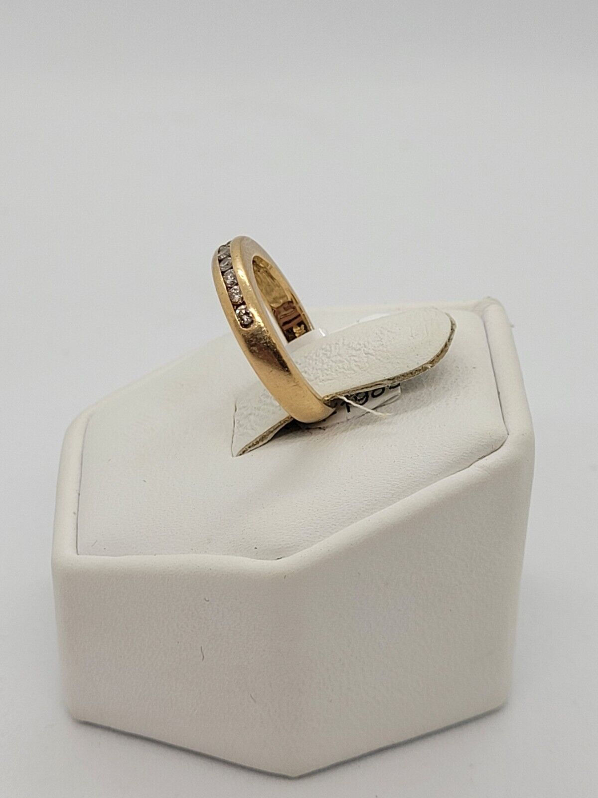 (NI-1980) Ladies 10K Diamond and Yellow Gold Ring