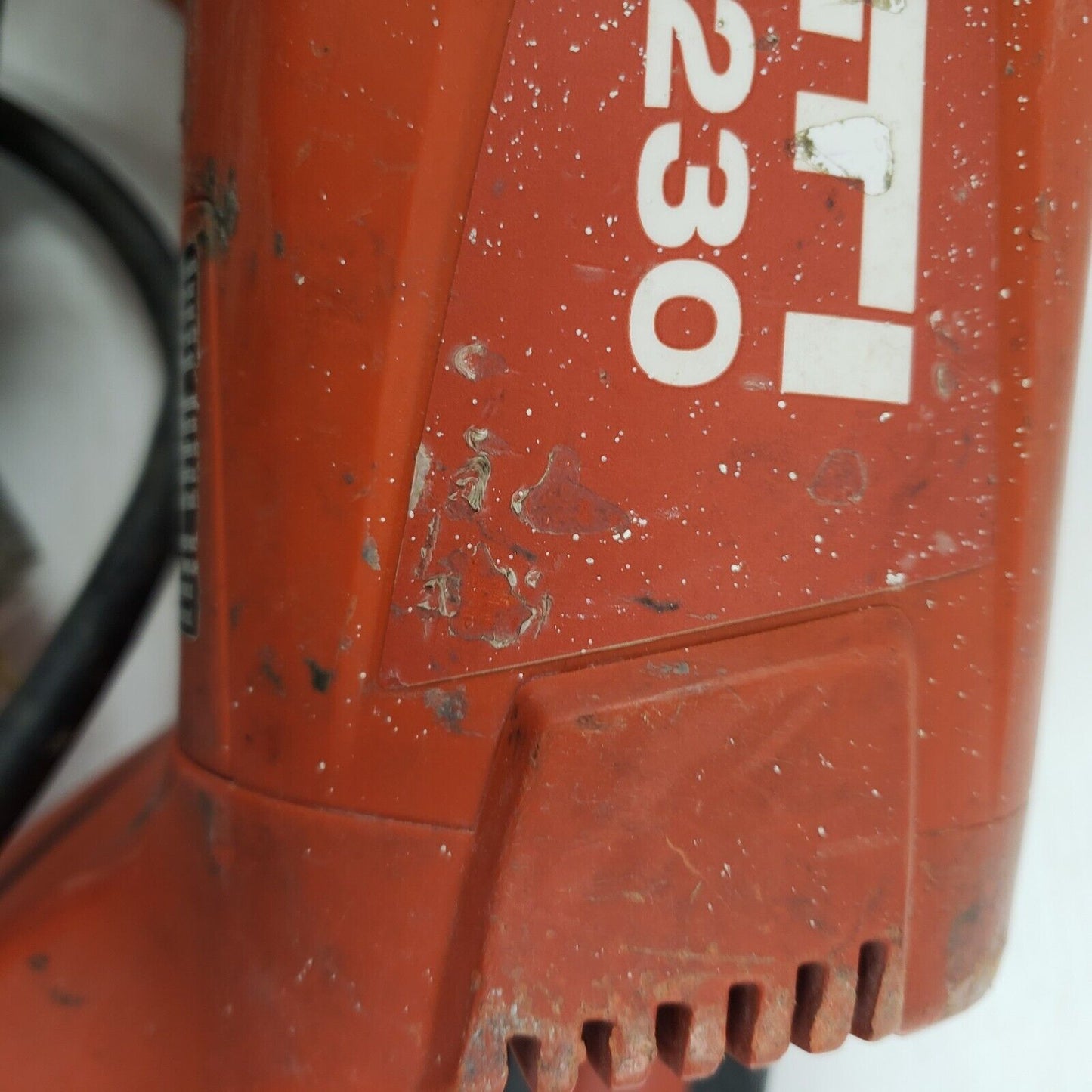 (I-31000) Scie à béton Hilti DCH 230