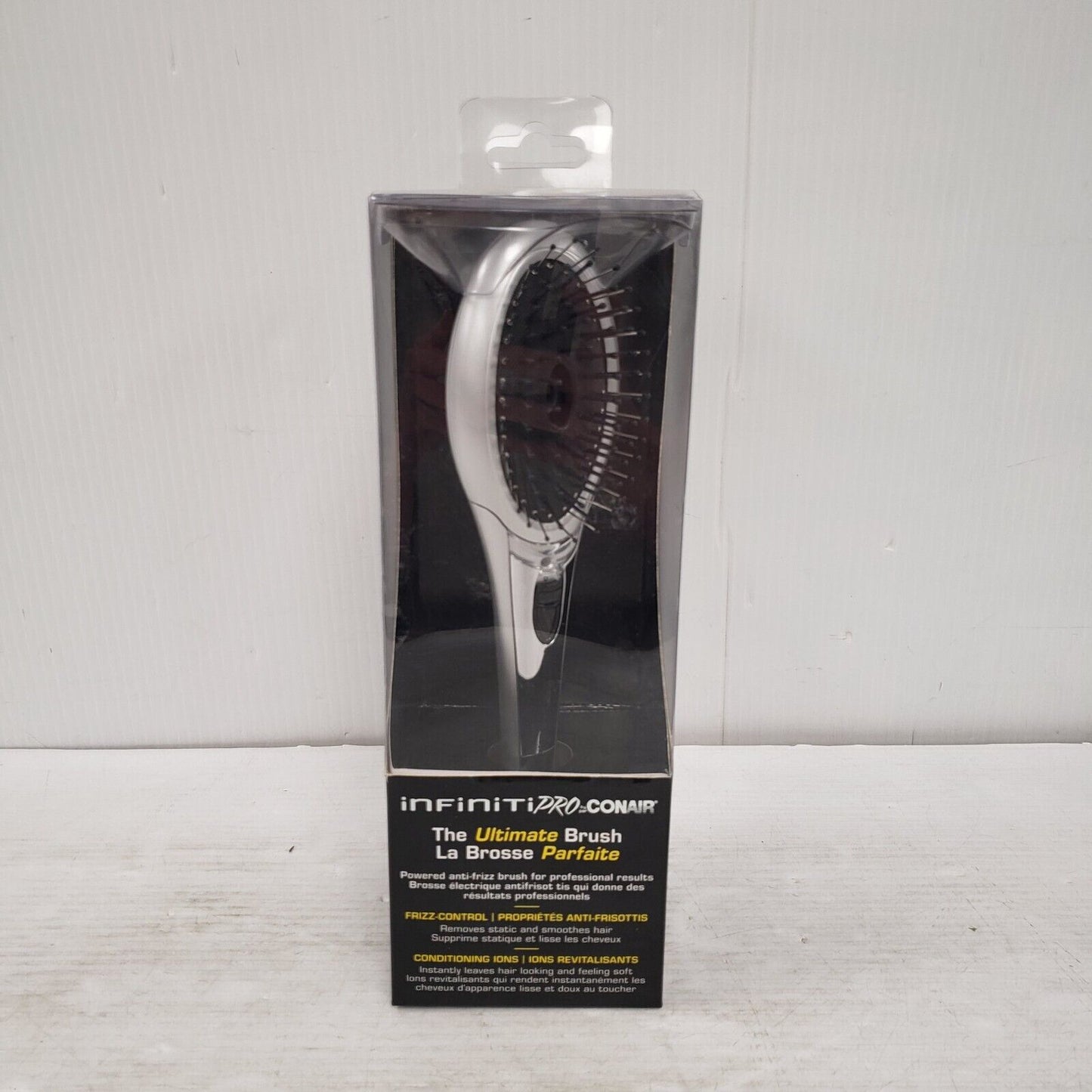 (I-30084) Brosse anti-frisottis alimentée Conair HB50ECC