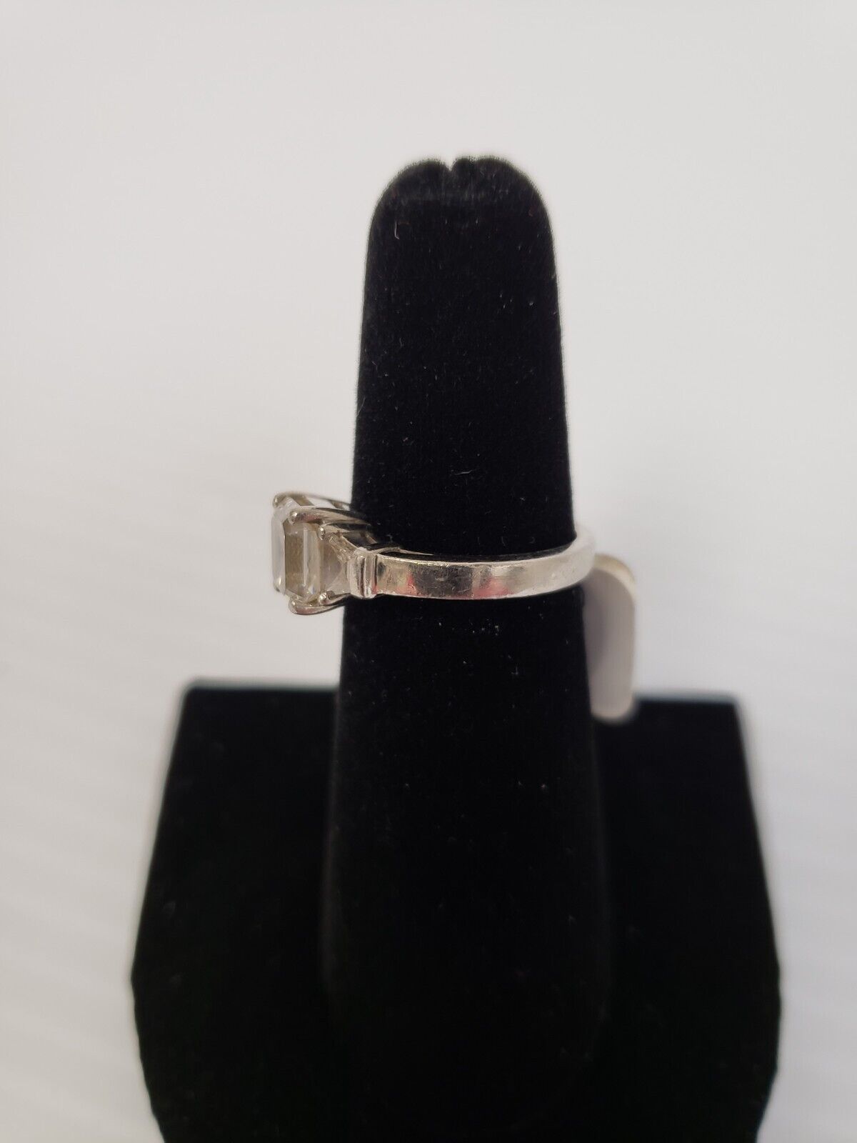 (28323-1-017A)   Platinum Ring With 1 Large and 2 Small Diamonds Size 6