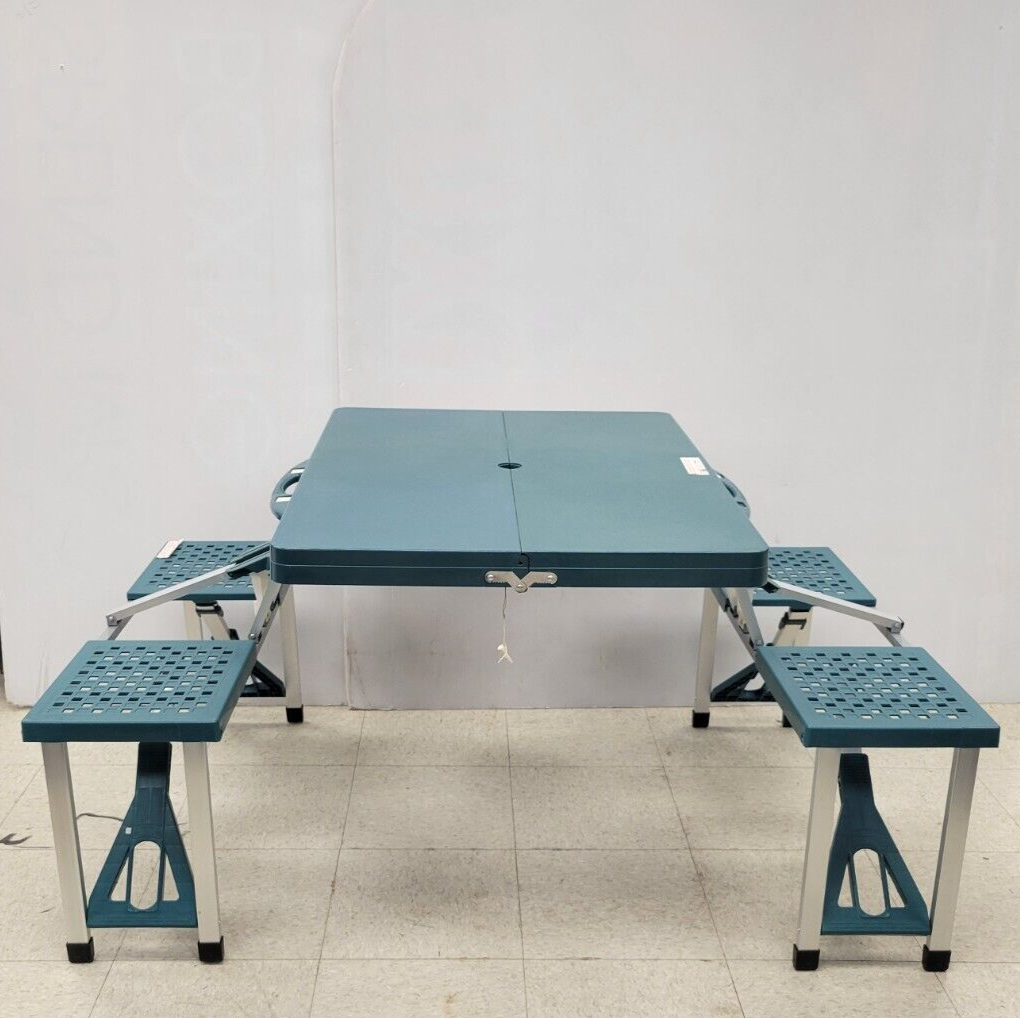 (54695-4) Table et chaises sans nom