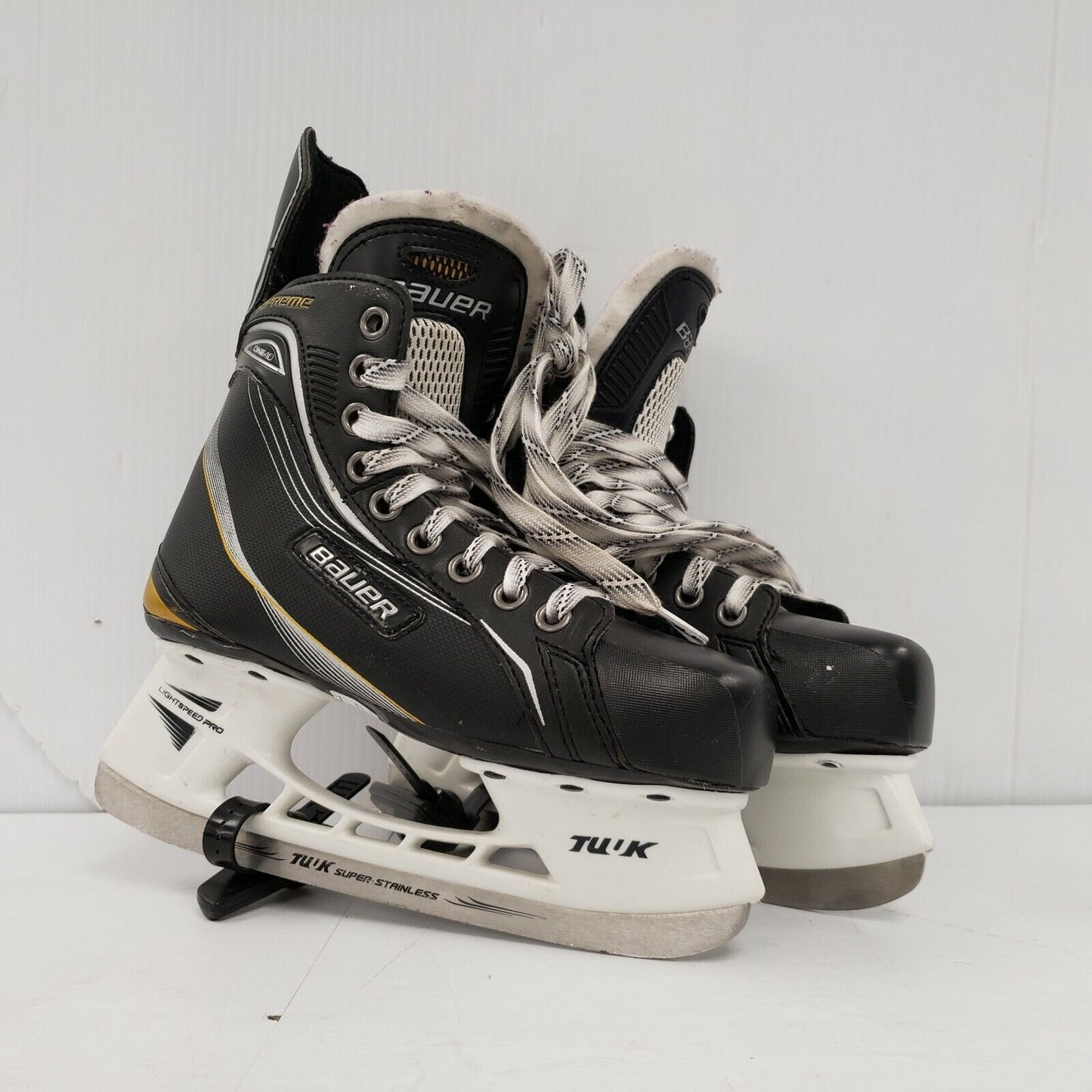 (8017-1) Bauer Supreme Skates