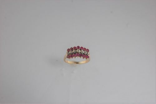 (I-1294) BAGUE EN OR 10K AVEC PIERRES ROUGES ET DIAMANTS