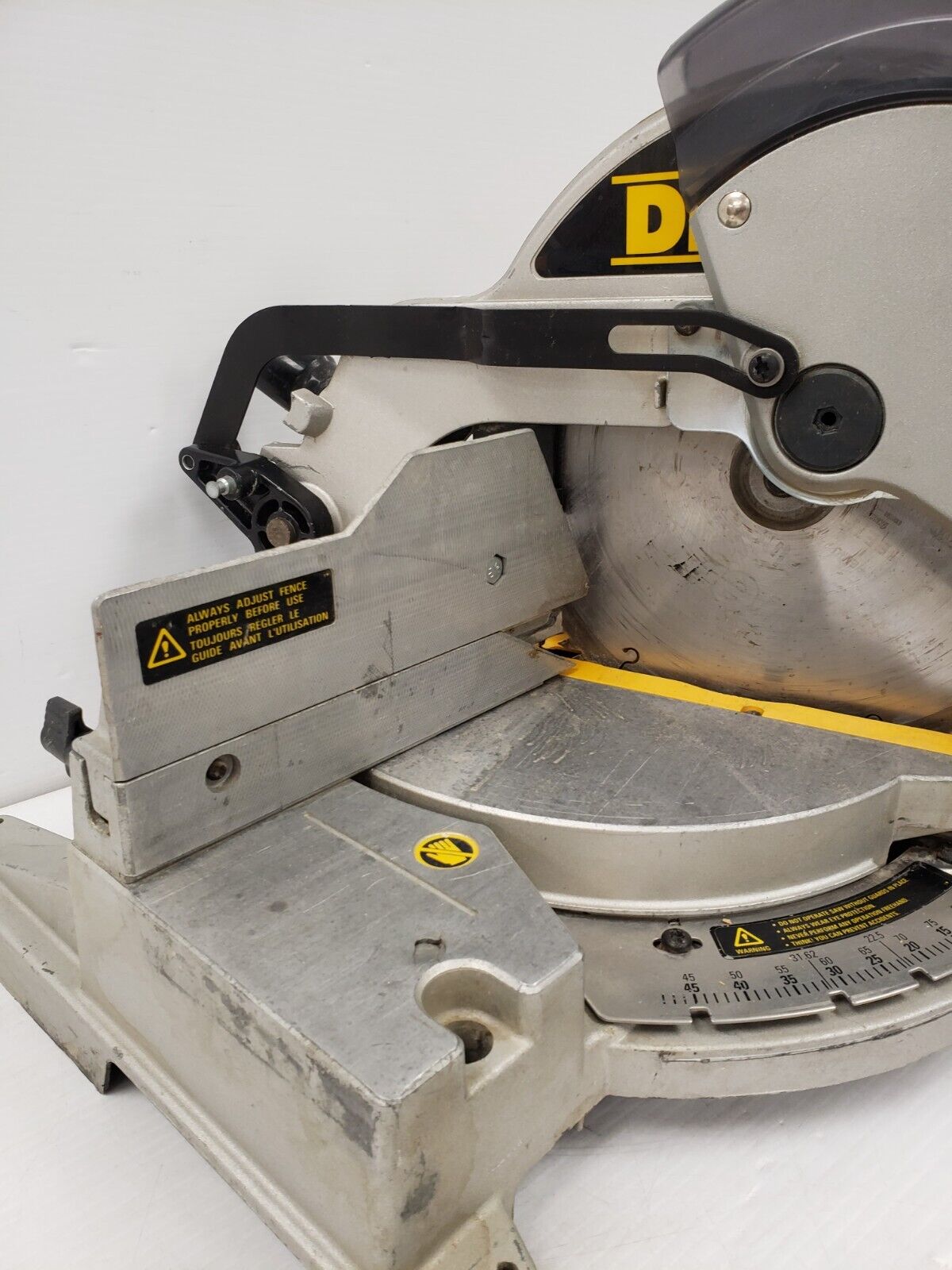 (43576-1) Dewalt D705-04 Miter Saw