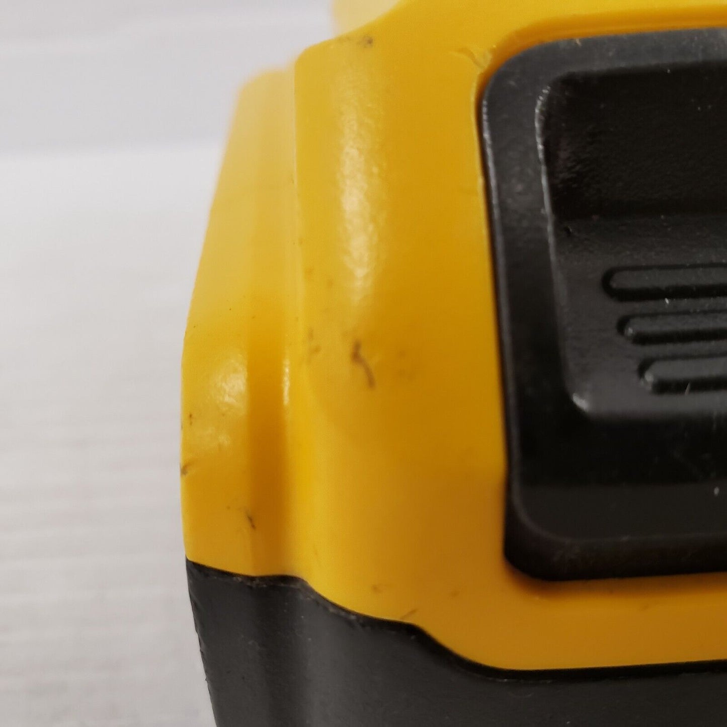 (I-34478B) Dewalt DCB205 Battery