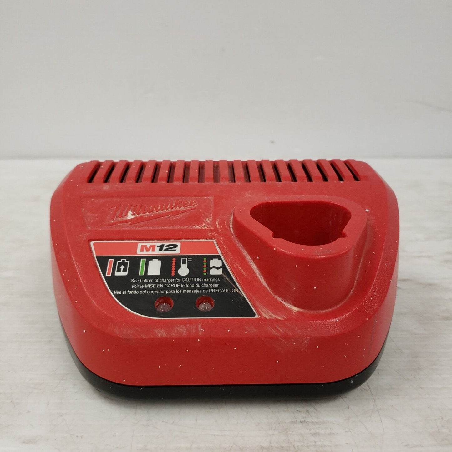 (36628-3) Chargeur de batterie Milwaukee 48-59-2401