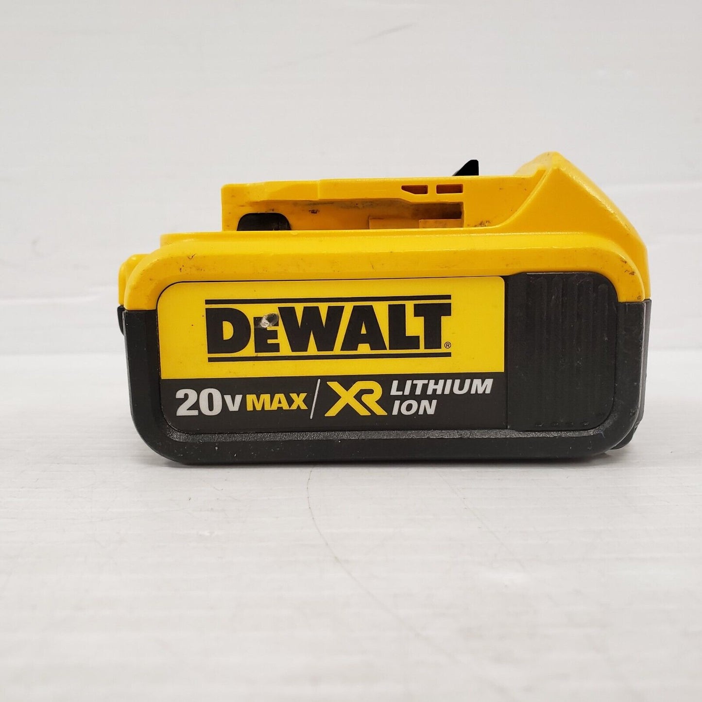 (I-34478B) Dewalt DCB205 Battery