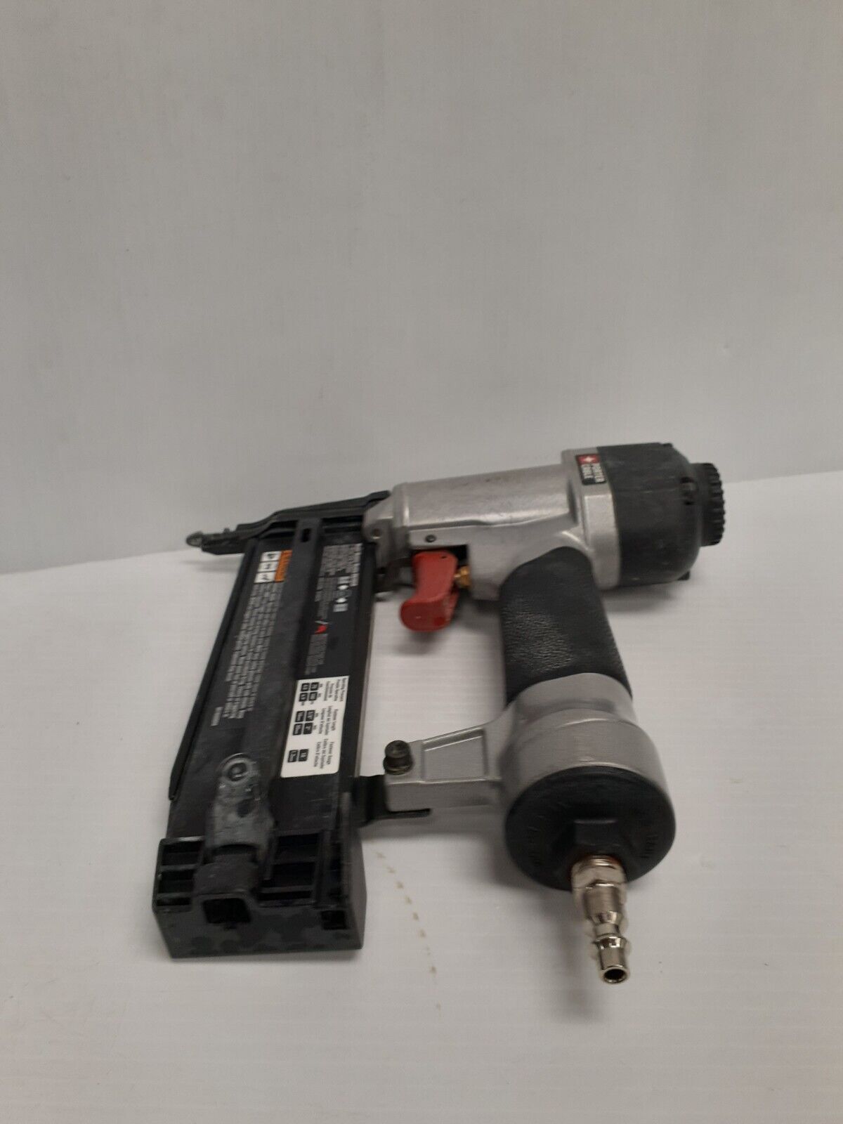 (N70287-2) Cloueuse à finition Porter Cable BN200SB