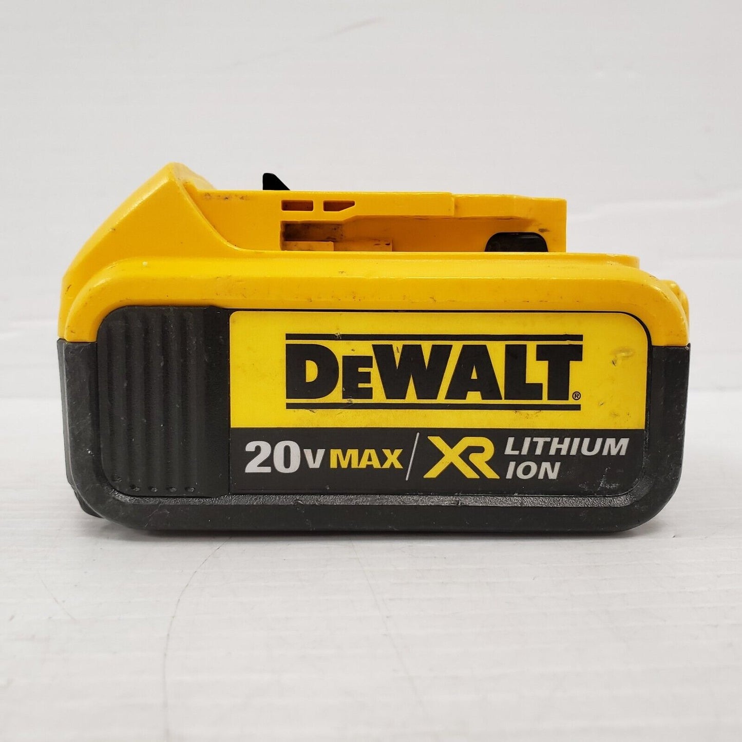 (I-34478B) Dewalt DCB205 Battery