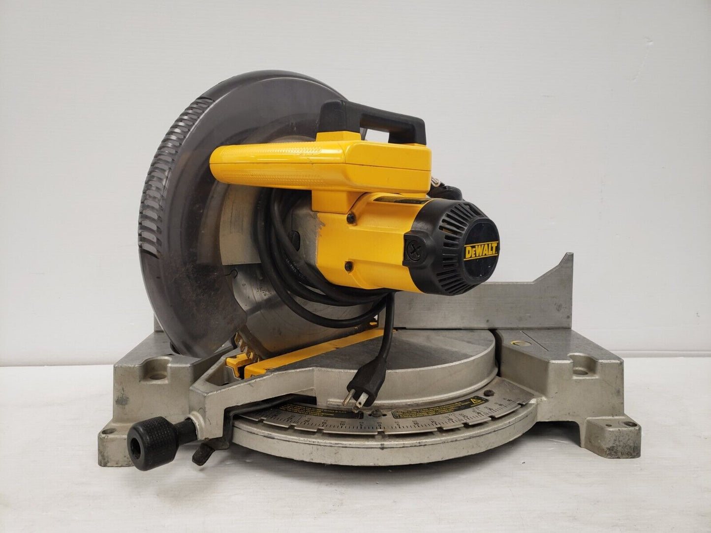 (43576-1) Dewalt D705-04 Miter Saw