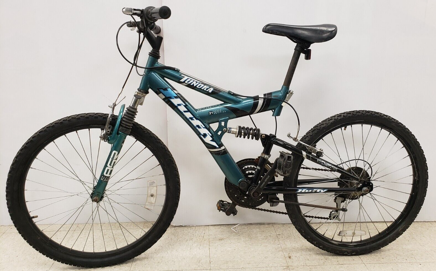 (22148-1) Huffy Tundra Mountain Bike