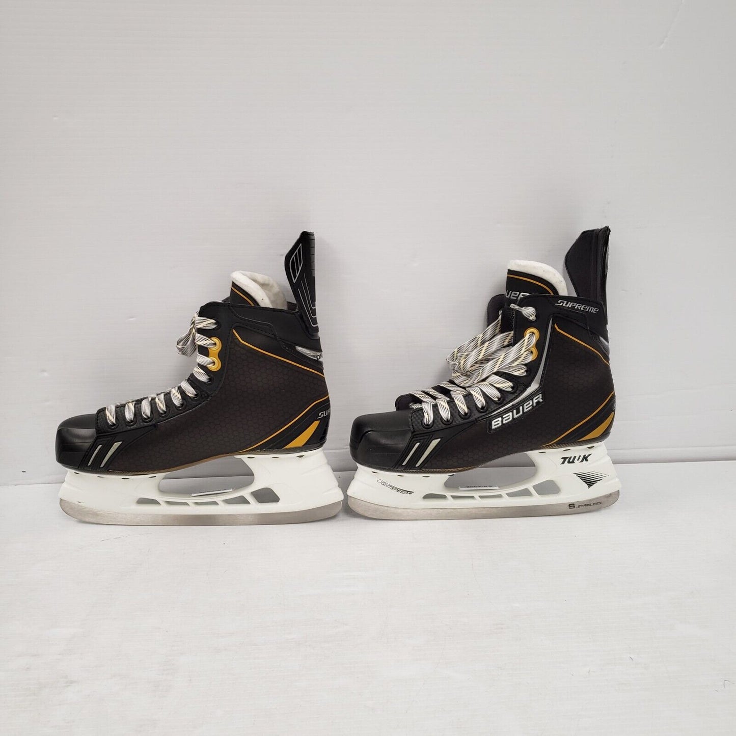 (40195-1) Reebok Supreme One Skates - Size 8