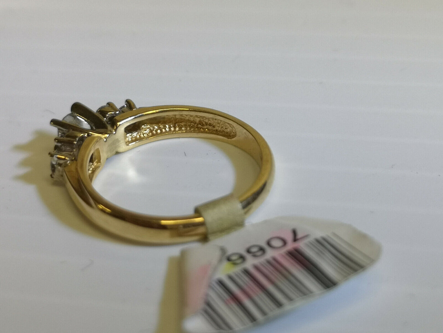 (N7066) 14K Gold Ring w/ Diamonds