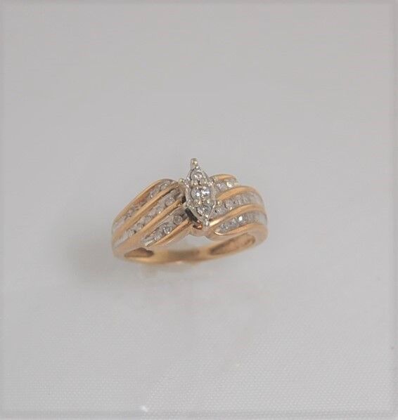 (I-417) BAGUE DIAMANT MULTIPIERRES EN OR 10K