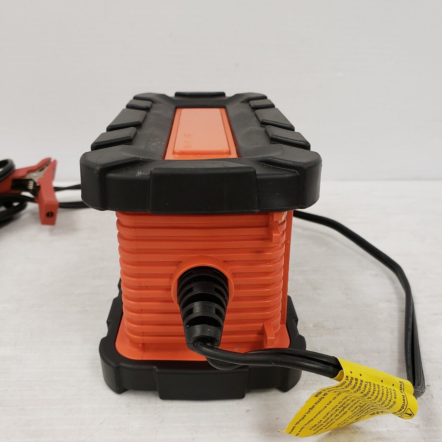 (37940-1) Chargeur de batterie Black &amp; Decker BC6BDW