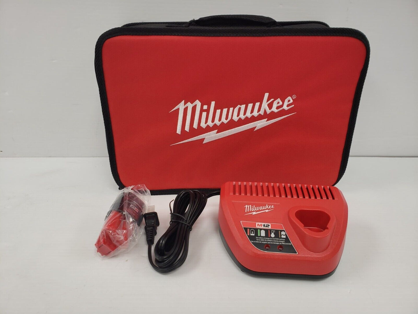 (I-33718) Milwaukee Battery and Battery Charger