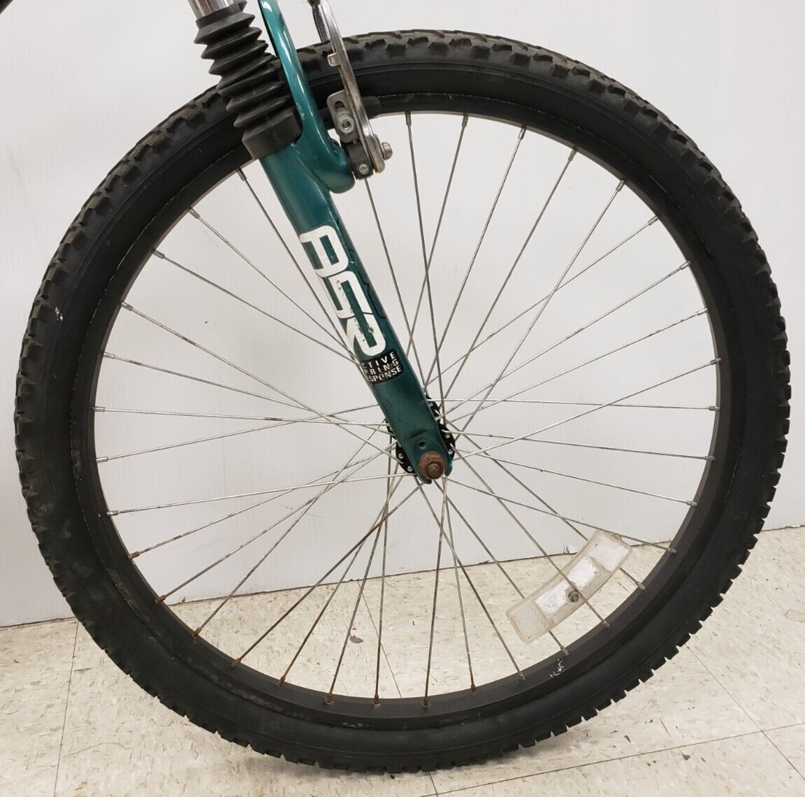 (22148-1) Huffy Tundra Mountain Bike