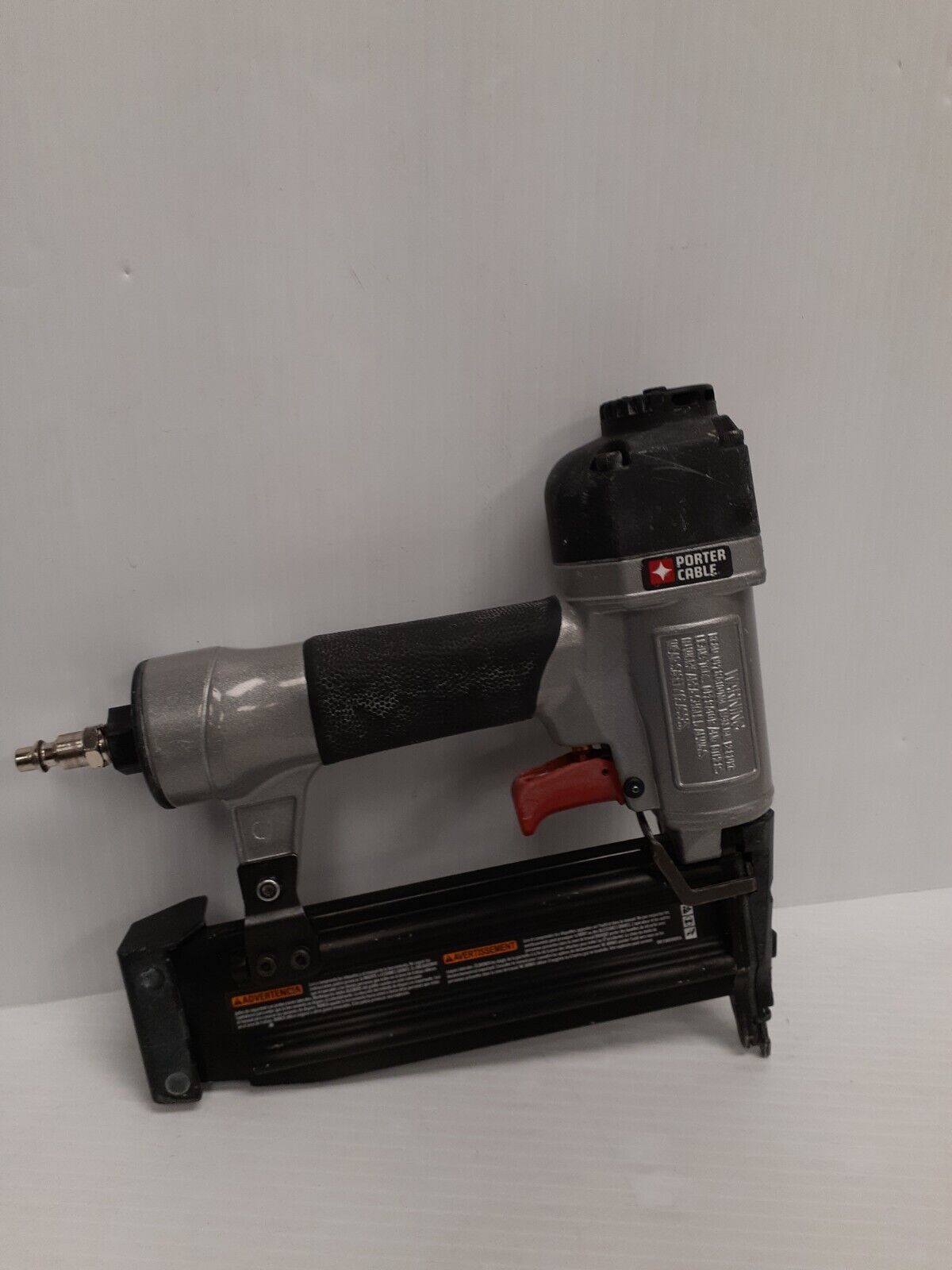 (N70287-2) Cloueuse à finition Porter Cable BN200SB