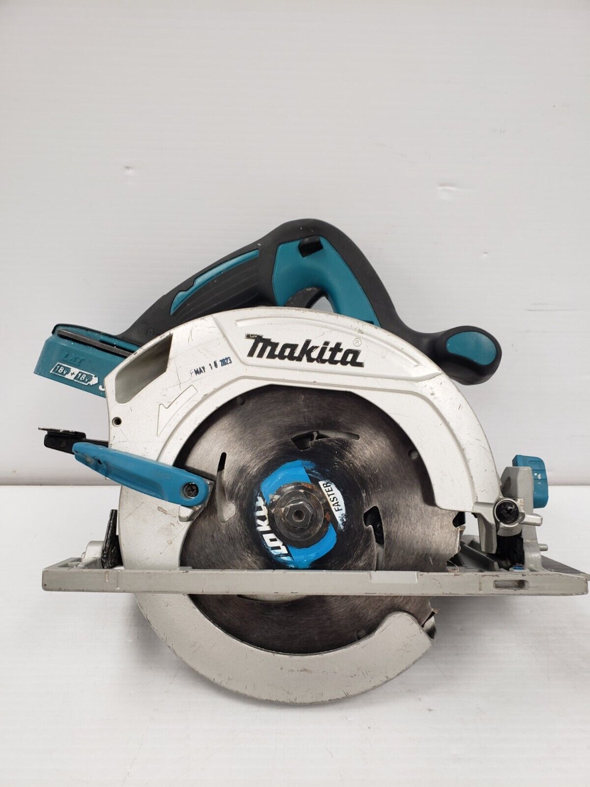 (41929-1) Makita DHS711 Circular Saw