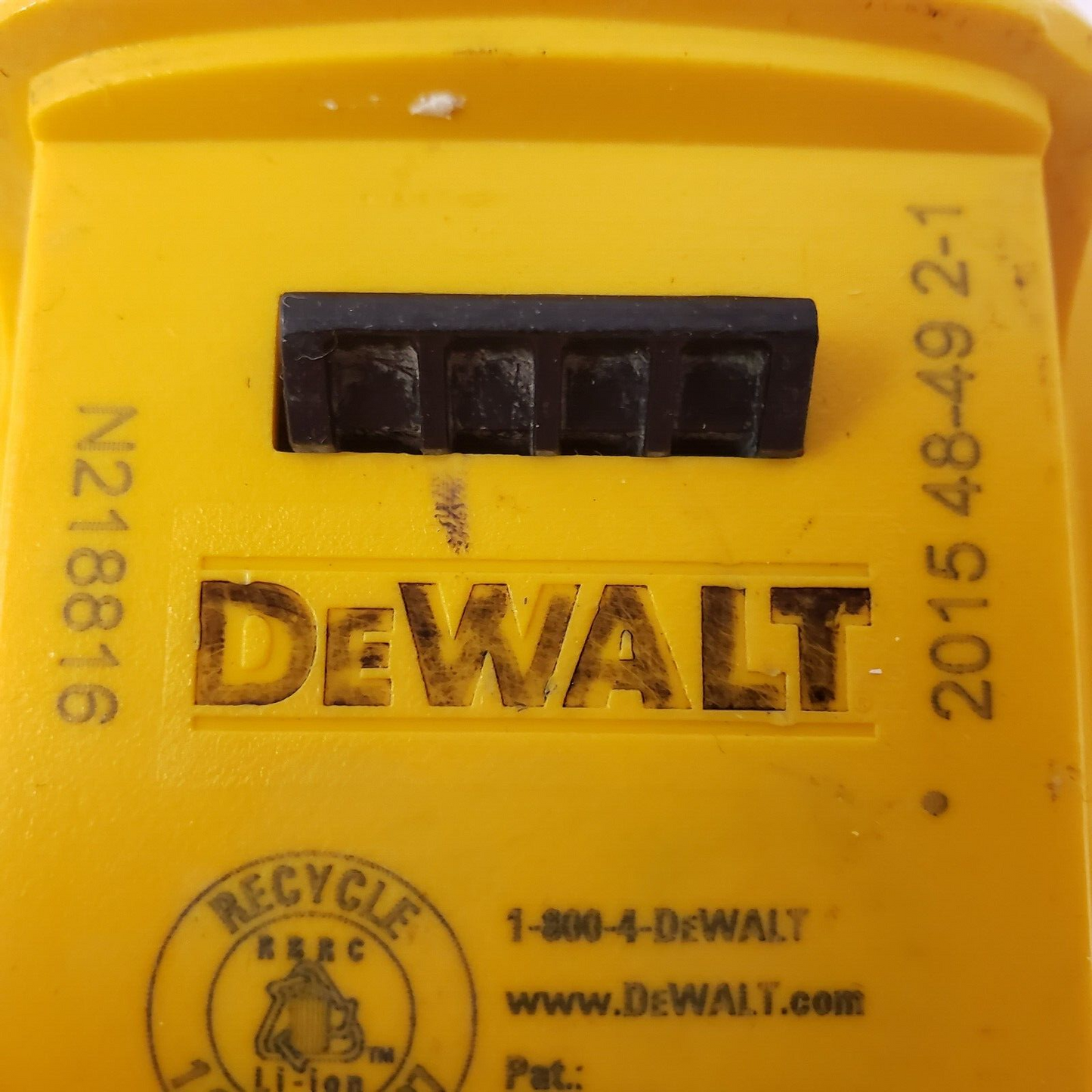 (I-34478B) Dewalt DCB205 Battery