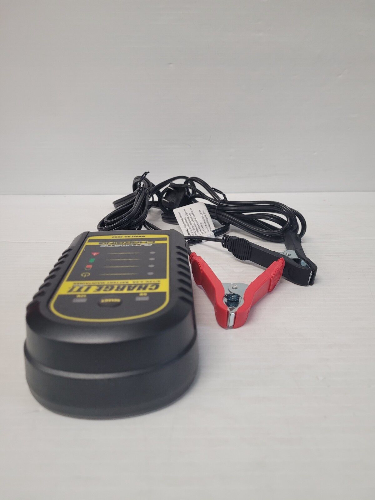 (N80393-1) Chargez-le avec le chargeur/mainteneur de batterie Solar 4502