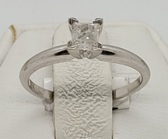 (N77075-1) Ladies 14K White Gold Solitaire Ring Sz:6