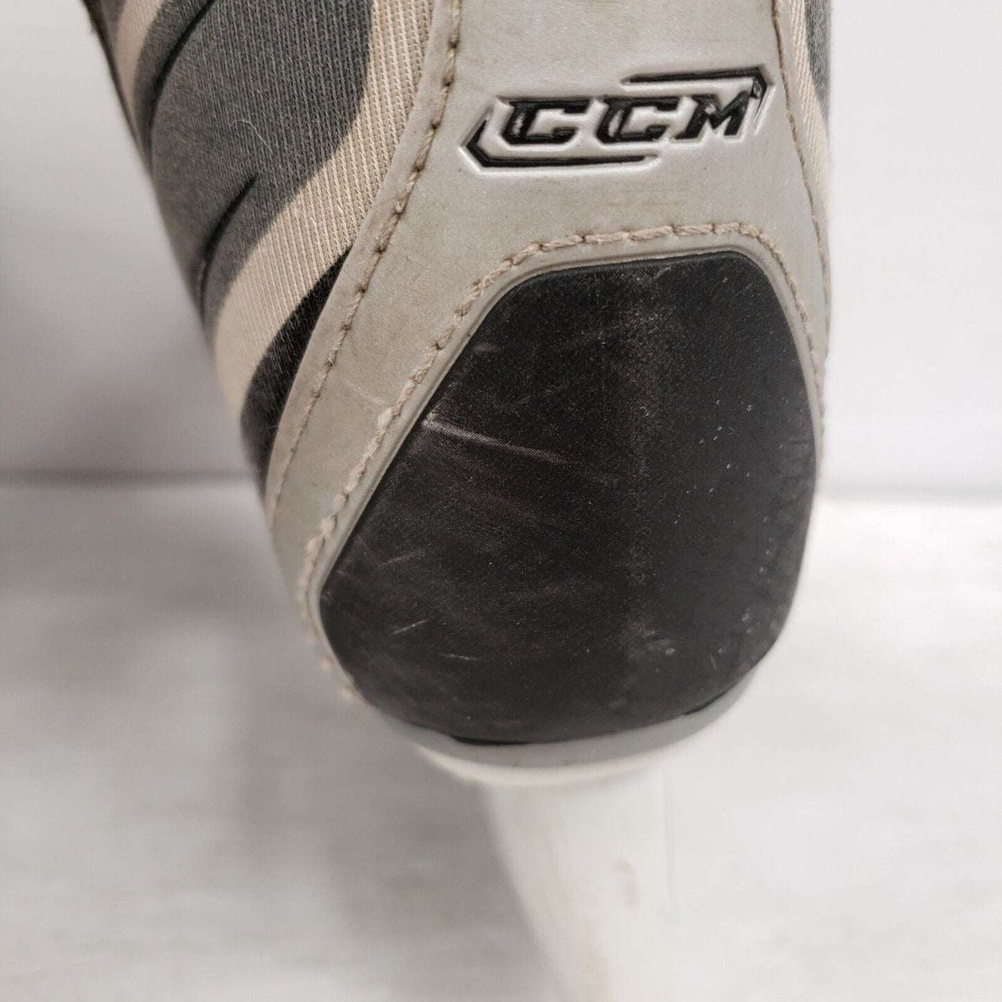 (35315-3) CCM Skates -Size 1 Youth