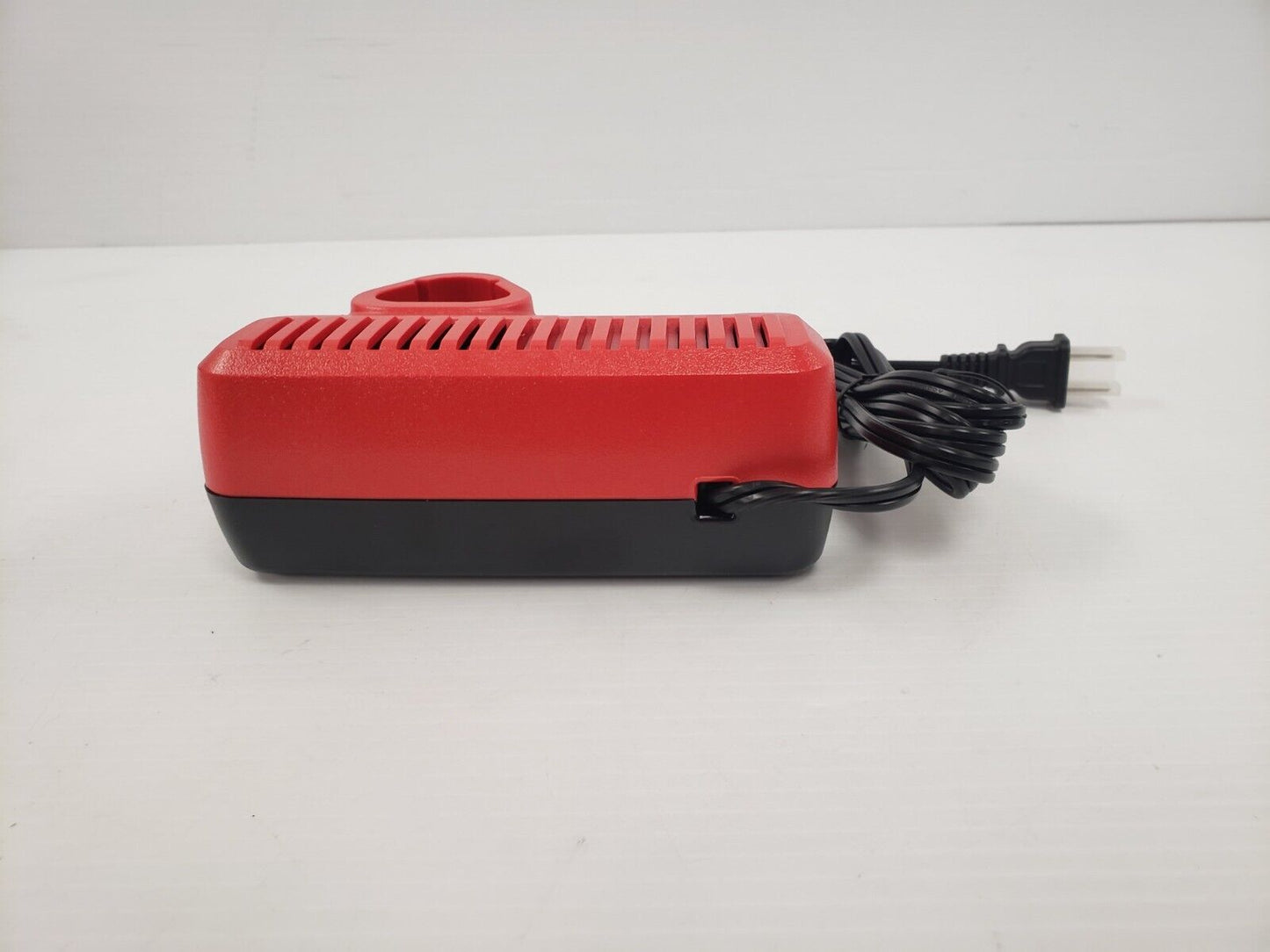 (I-33718) Milwaukee Battery and Battery Charger