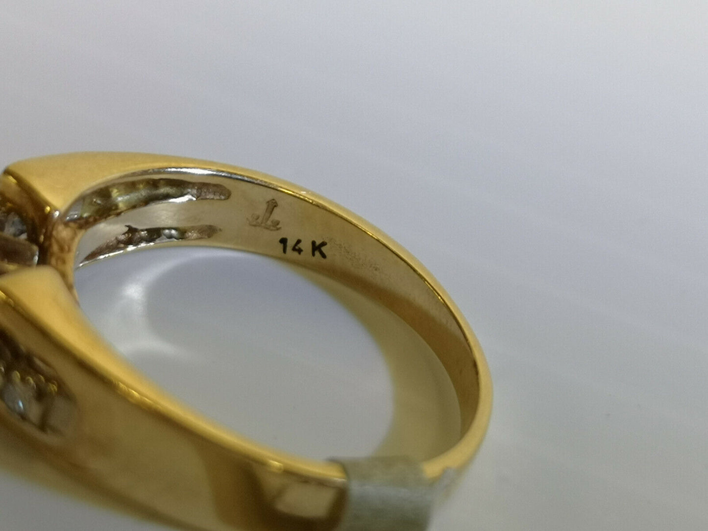 (N44038) 14K Ladies Gold Ring w/ Diamonds