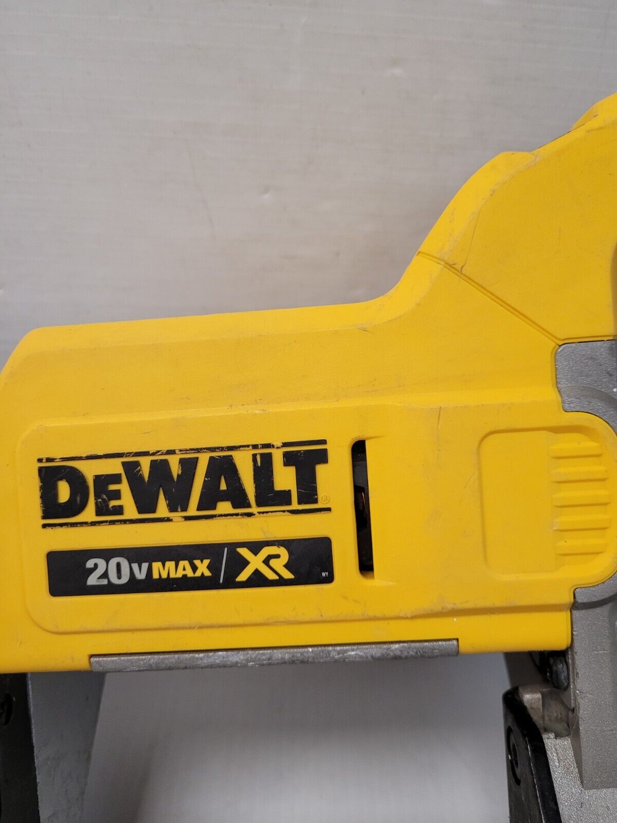 (N77957-1) Scie à ruban Dewalt DCS374