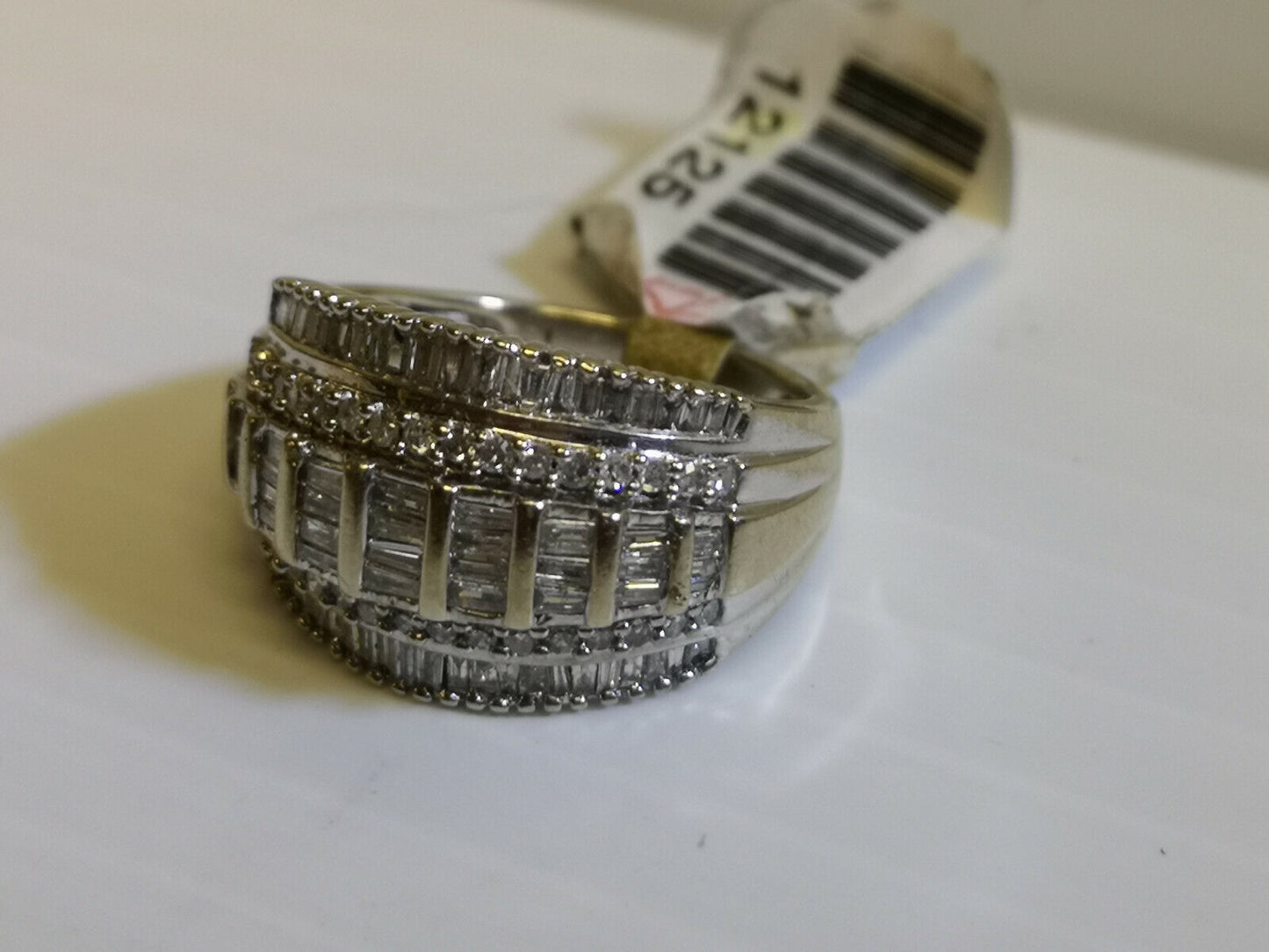 (N12125) 10K White Gold Ring w/ Diamonds