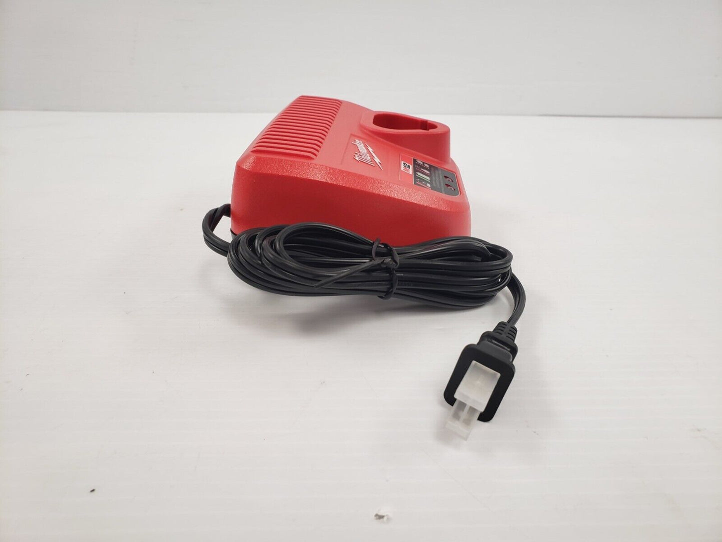 (I-33718) Milwaukee Battery and Battery Charger