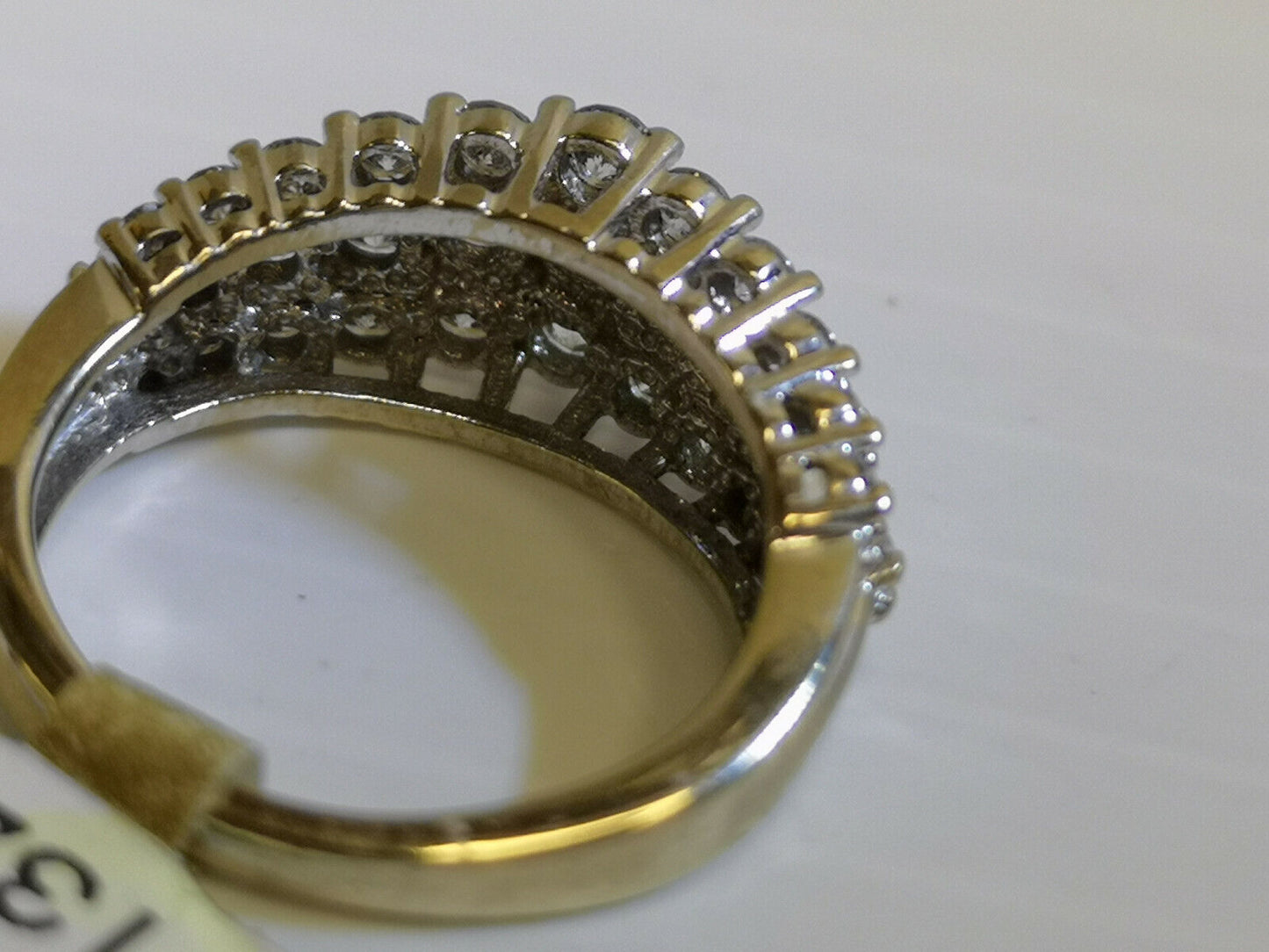 (N11328) White Gold Ring w/ Diamonds