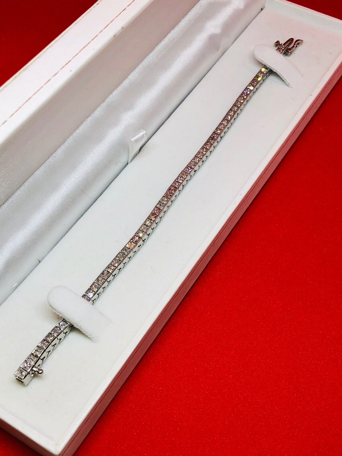 (N04927) 14K White Gold Bracelet w/ Diamonds