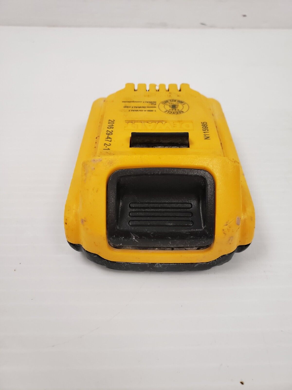 (I-33568) Dewalt DCB203 Battery-2.0 ah