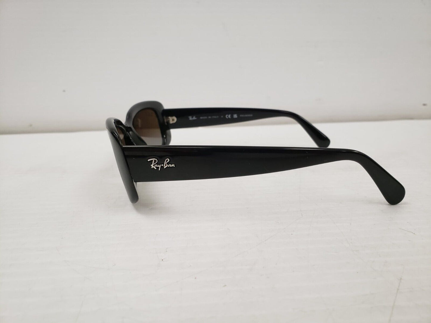 (41622-2) Ray Ban RB4122 Sunglasses