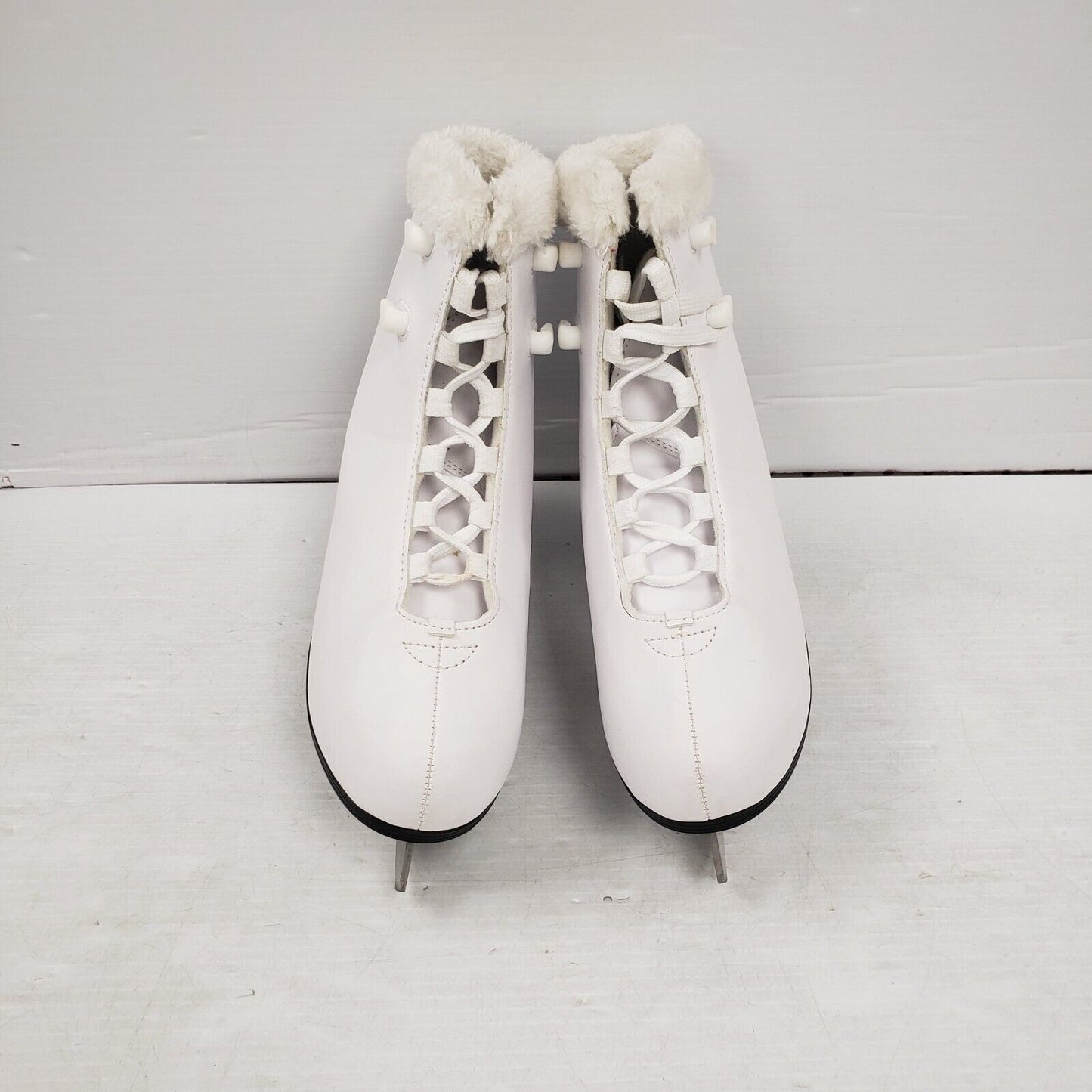 (55904-1 C) No Name Figure Skates - Size 9