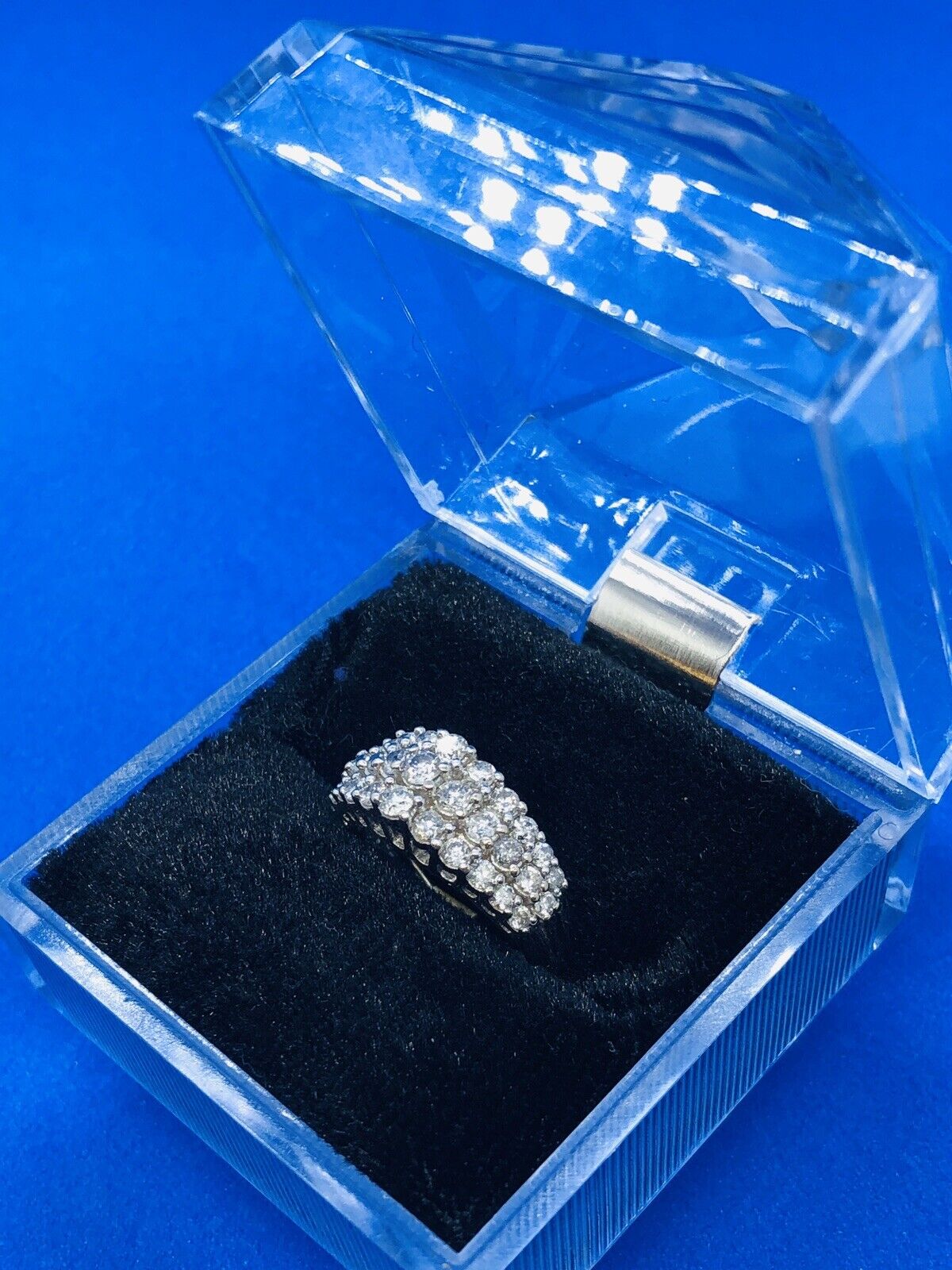 (N11328) White Gold Ring w/ Diamonds