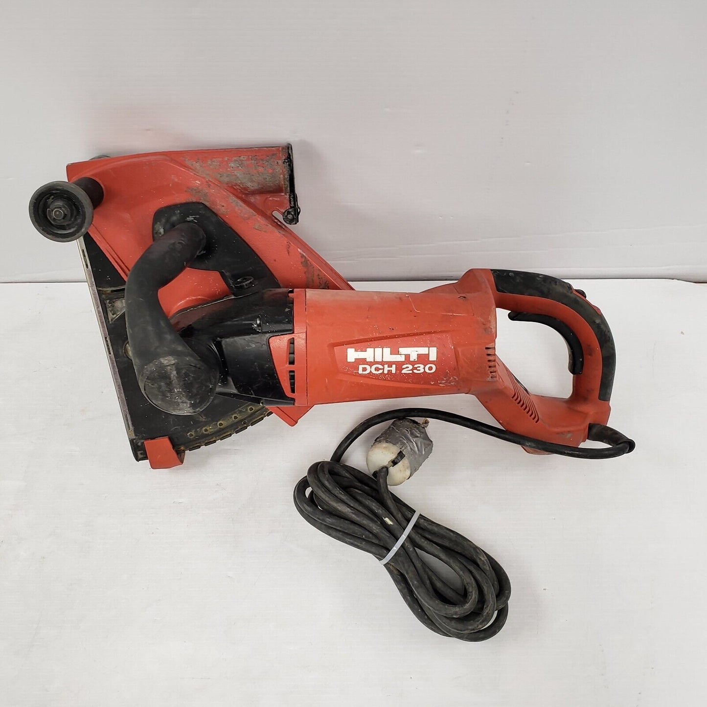 (I-31000) Scie à béton Hilti DCH 230