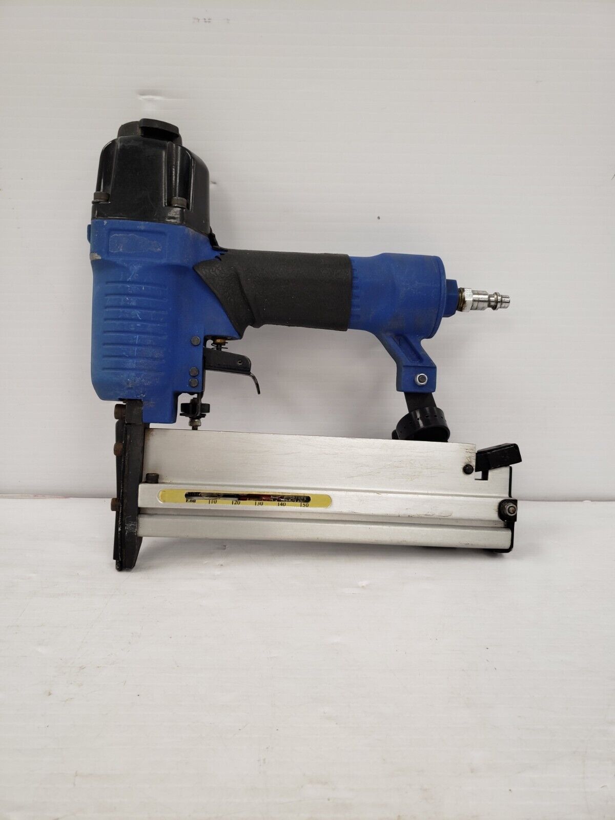 (33084-1) Campbell Hausfeld SB504000 Air Nailer