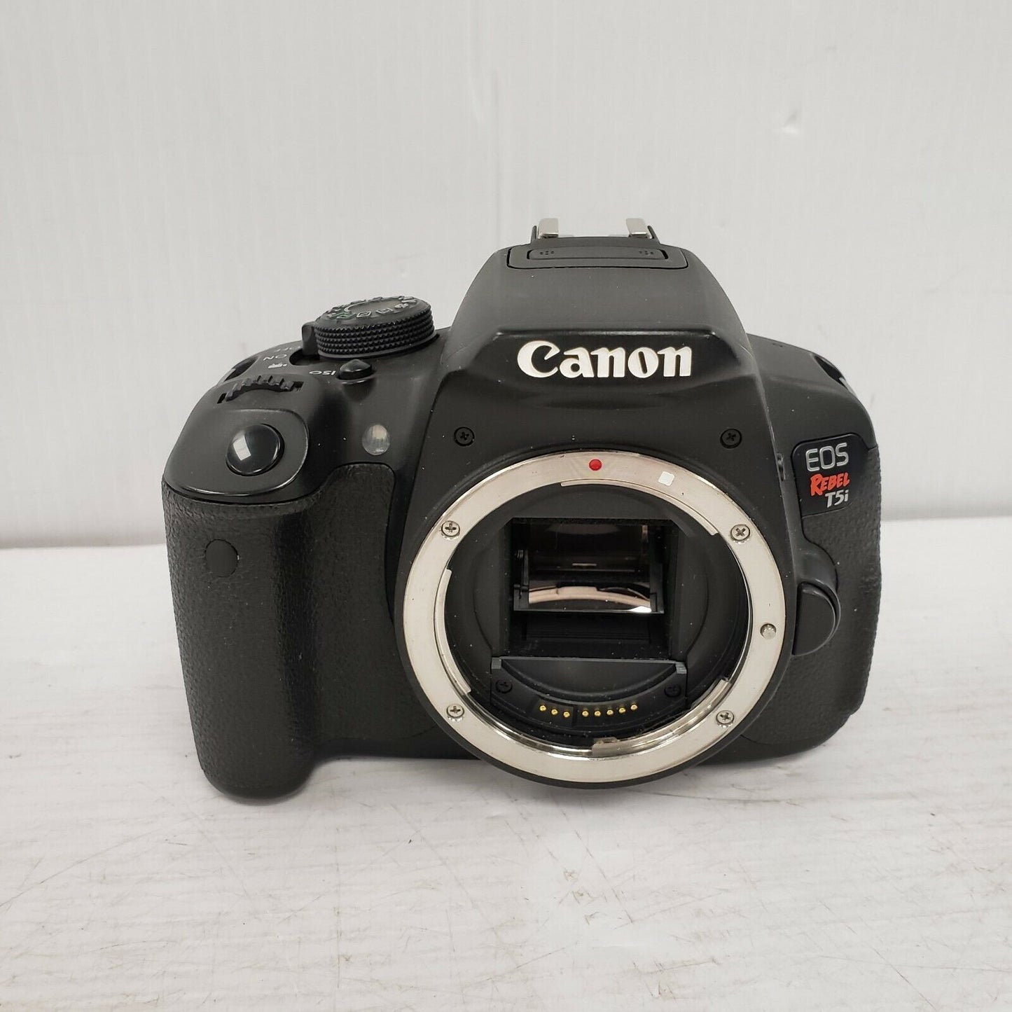 (25226-3) Appareil photo reflex numérique Canon Rebel T5i