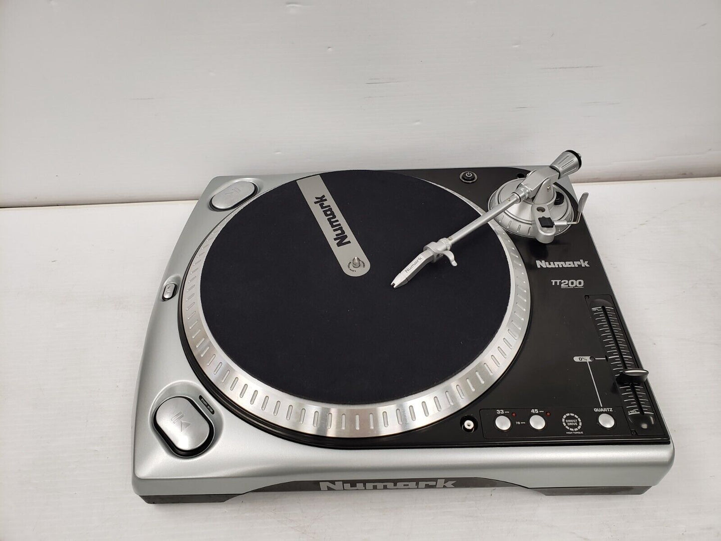 (43333-2) Numark TT200 Turntable