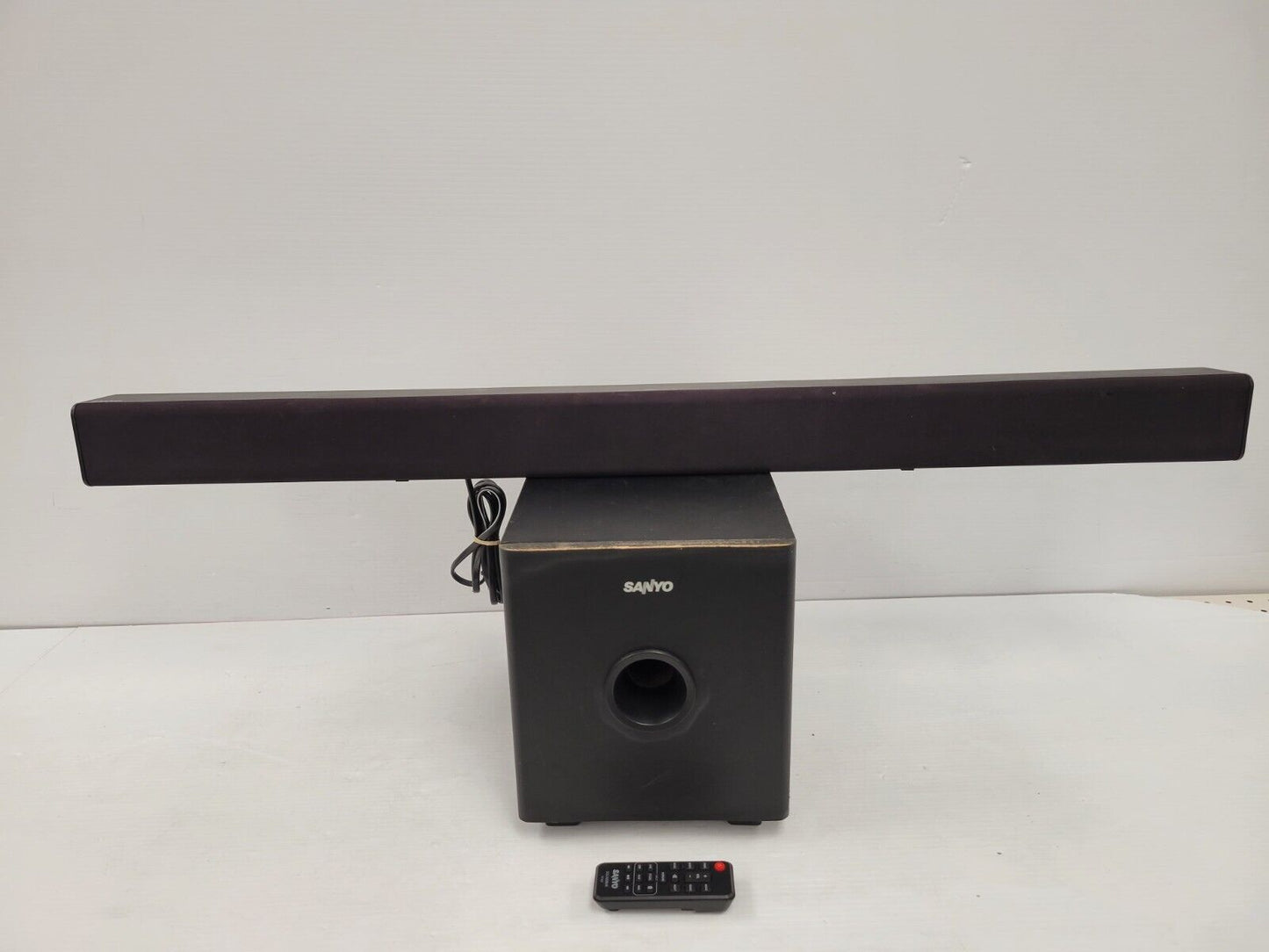 (49018-1) Sanyo FWSB426F Sound Bar and Subwoofer