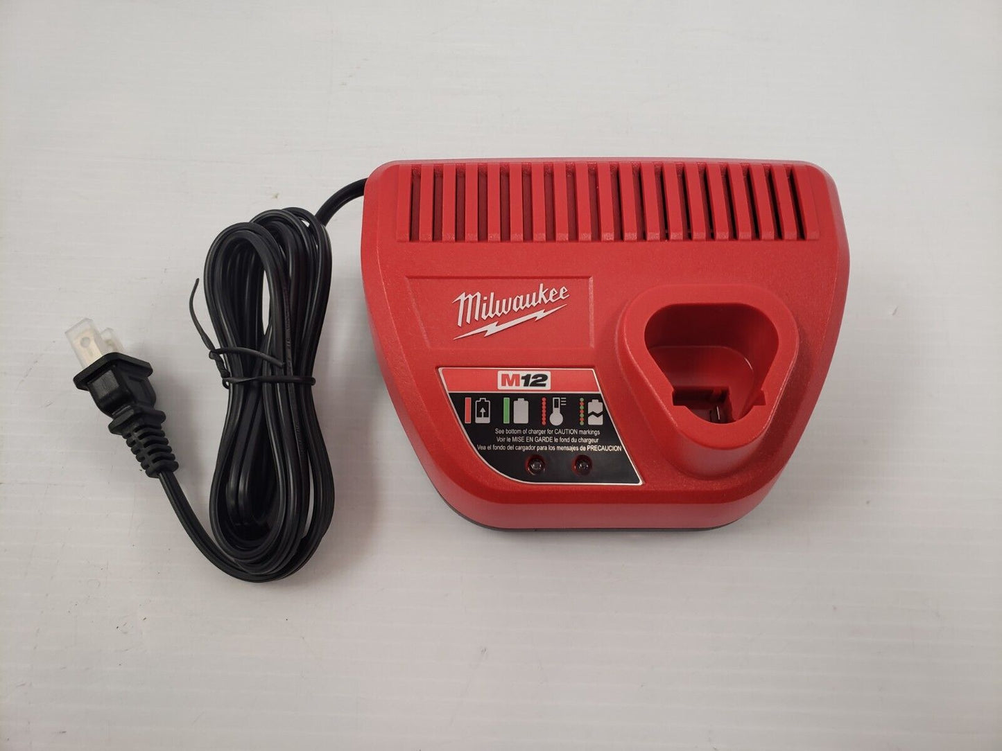 (I-33718) Milwaukee Battery and Battery Charger