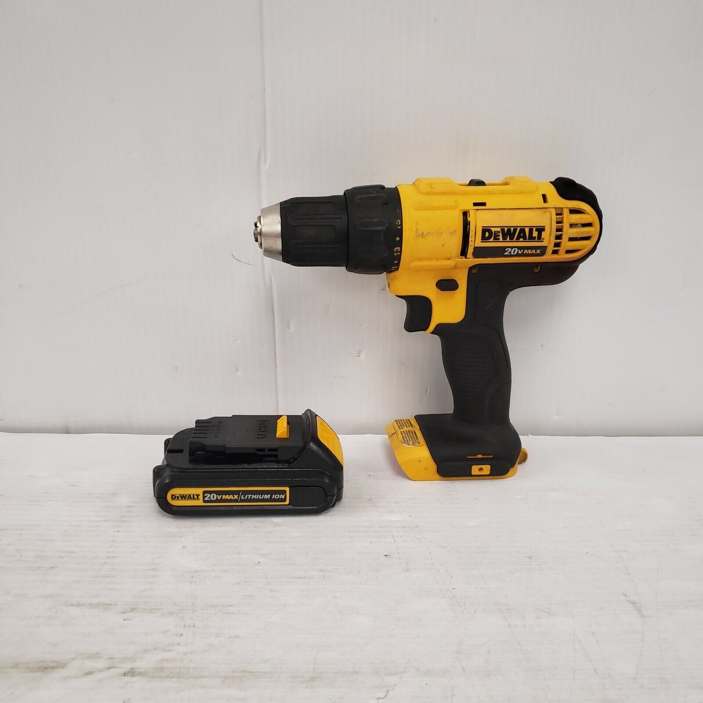 (21814-2) Dewalt DCD771 Drill