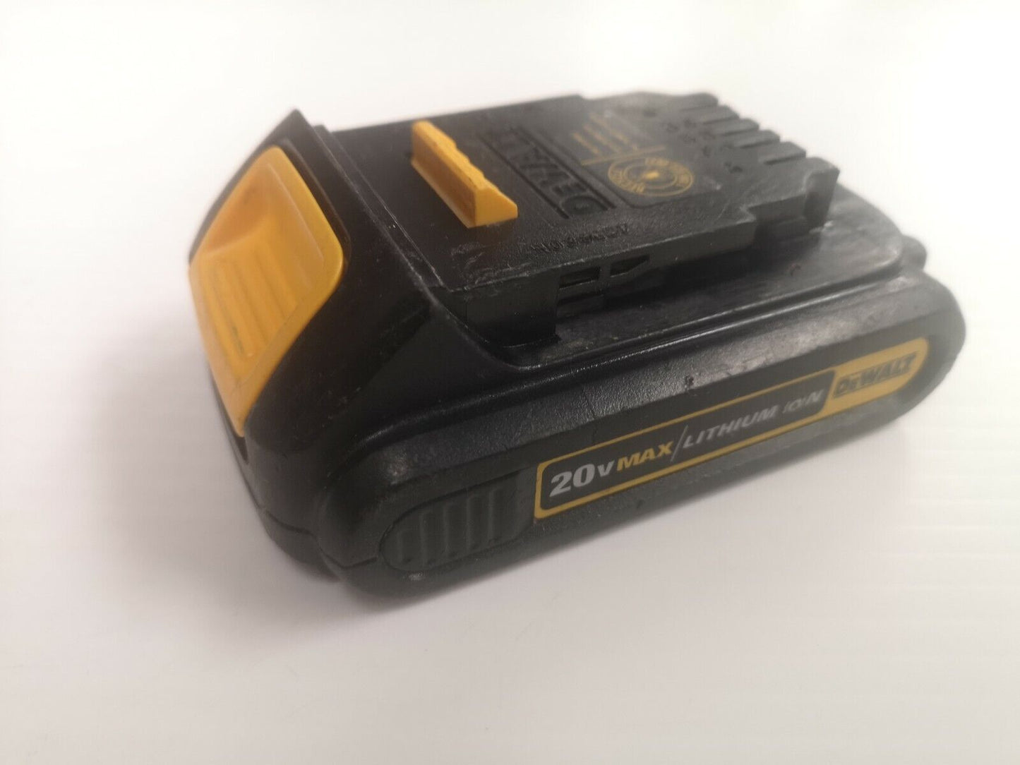 (N022623) Dewalt DCB201 Battery Pack